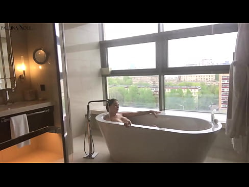 ❤️ Milžiniškas kūdikis aistringai masturbuoja savo putę vonios kambaryje ️ Porno prie mūsų